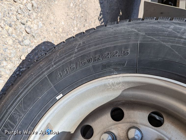 image for item MN9966 2019 Peterbilt 579  semi truck