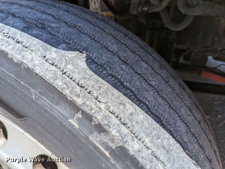 image for item MN9966 2019 Peterbilt 579  semi truck