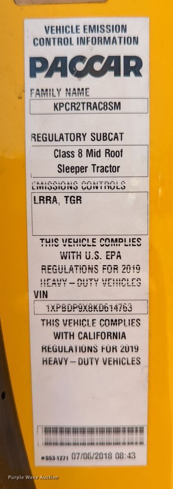 image for item MN9966 2019 Peterbilt 579  semi truck