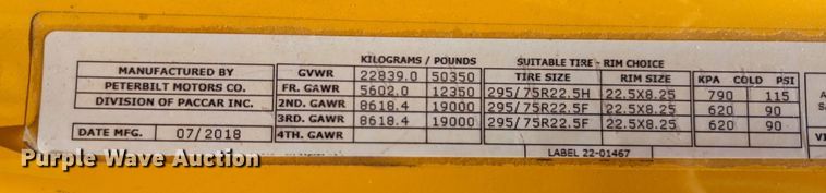 image for item MN9966 2019 Peterbilt 579  semi truck