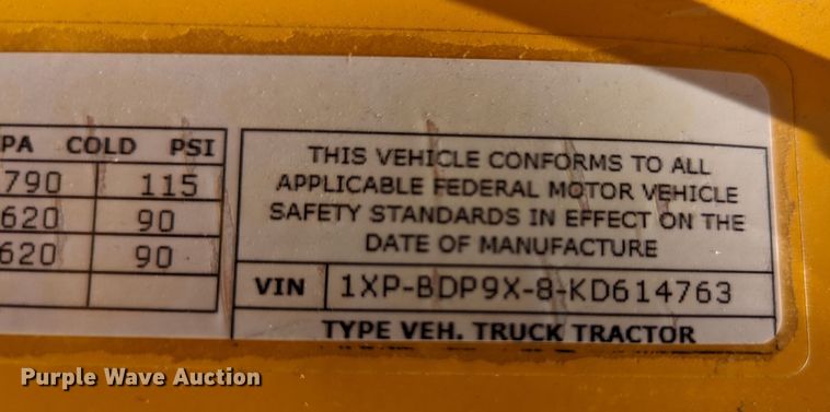 image for item MN9966 2019 Peterbilt 579  semi truck