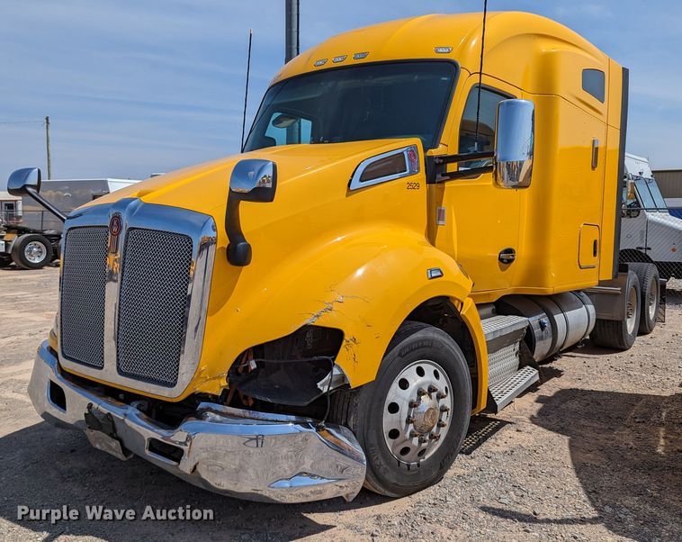 image for item MN9967 2019 Kenworth T680  semi truck