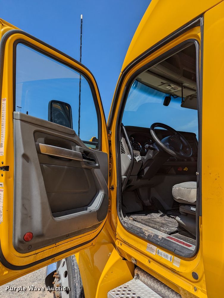 image for item MN9967 2019 Kenworth T680  semi truck