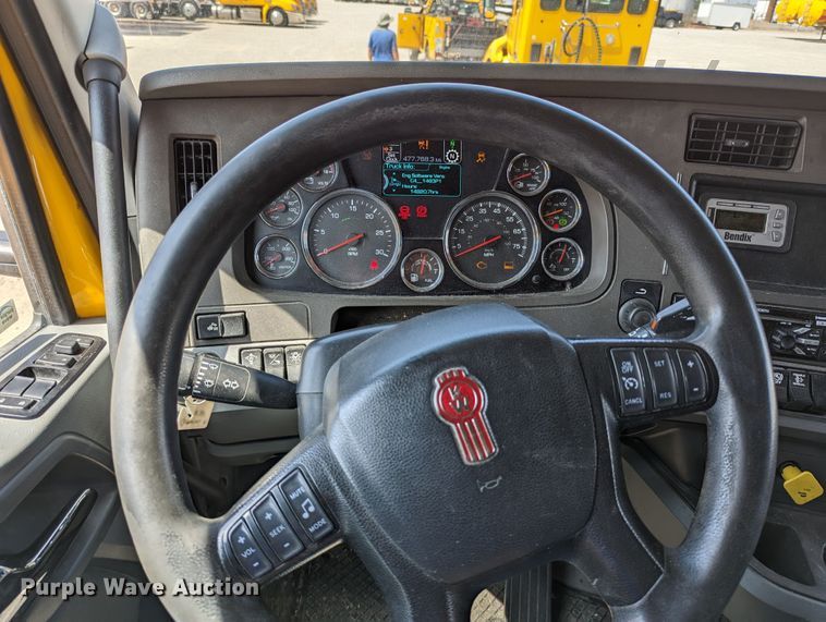 image for item MN9967 2019 Kenworth T680  semi truck