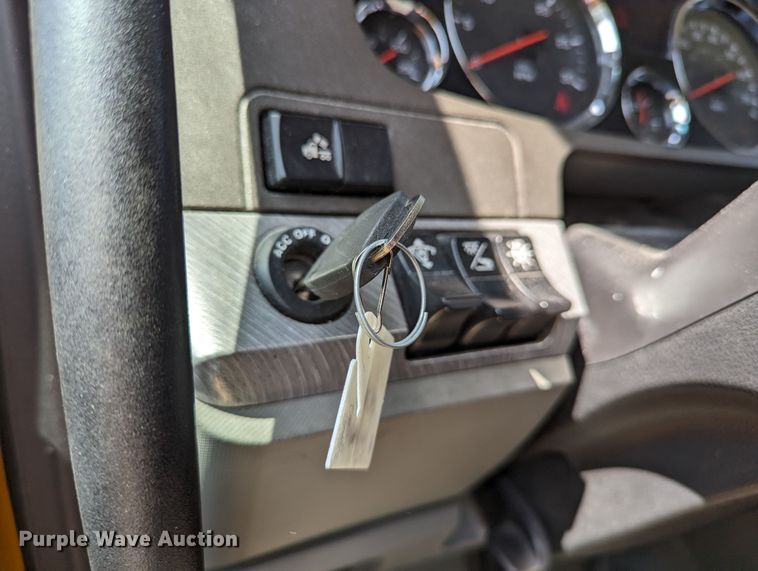 image for item MN9967 2019 Kenworth T680  semi truck