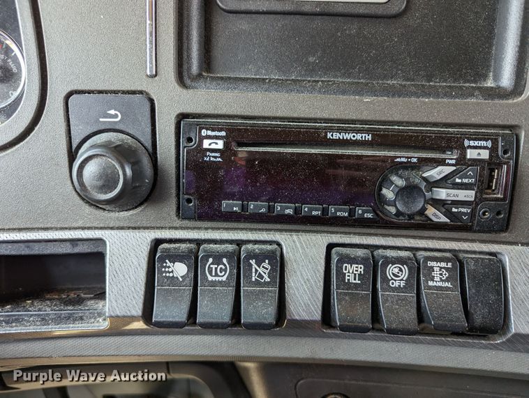 image for item MN9967 2019 Kenworth T680  semi truck