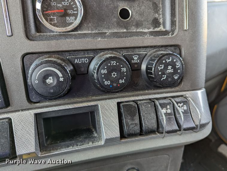 image for item MN9967 2019 Kenworth T680  semi truck