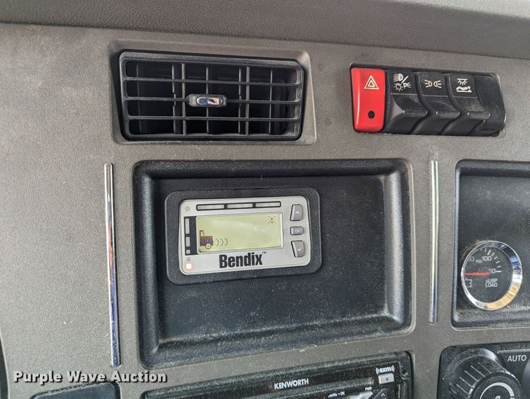 image for item MN9967 2019 Kenworth T680  semi truck