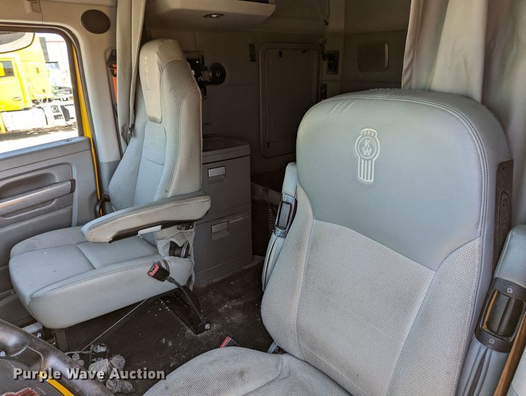 image for item MN9967 2019 Kenworth T680  semi truck