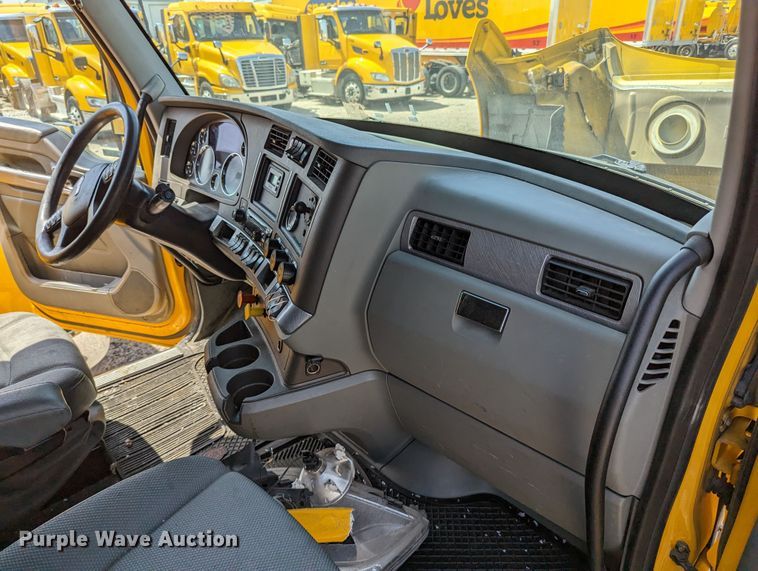 image for item MN9967 2019 Kenworth T680  semi truck