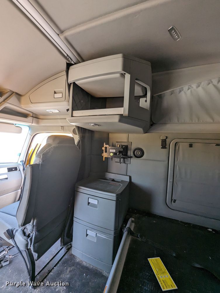 image for item MN9967 2019 Kenworth T680  semi truck