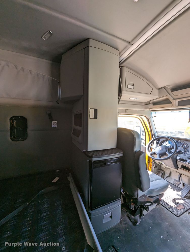 image for item MN9967 2019 Kenworth T680  semi truck