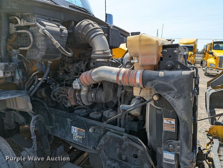 image for item MN9967 2019 Kenworth T680  semi truck