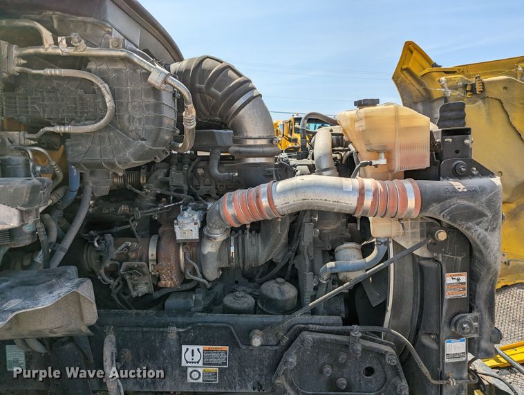 image for item MN9967 2019 Kenworth T680  semi truck