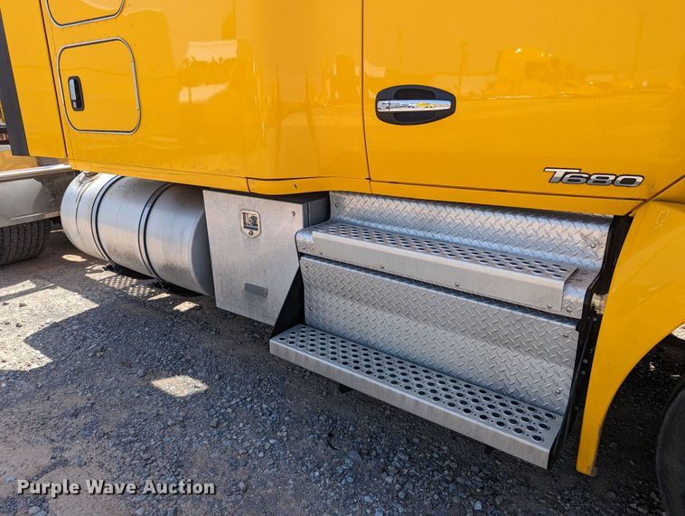 image for item MN9967 2019 Kenworth T680  semi truck