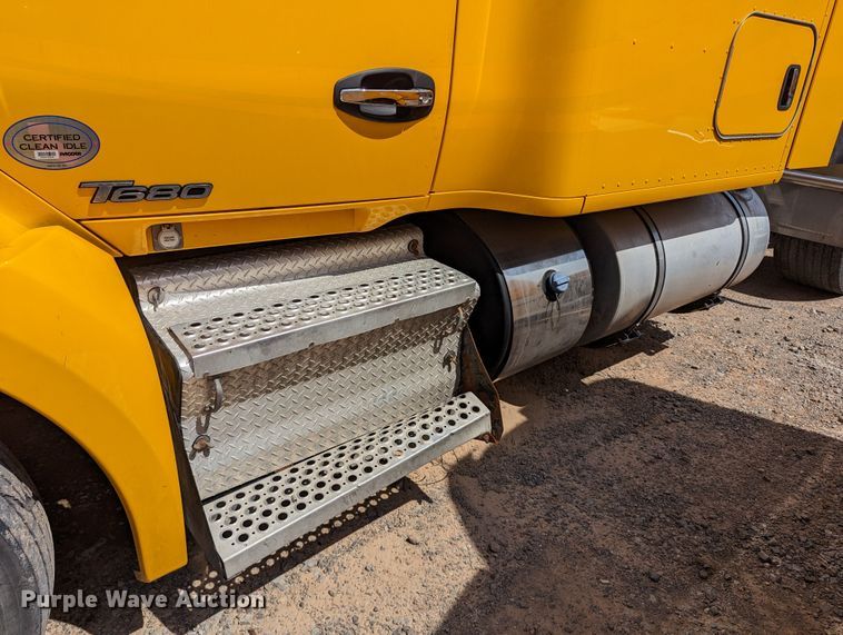 image for item MN9967 2019 Kenworth T680  semi truck