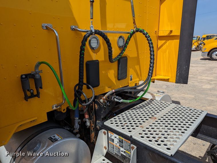 image for item MN9967 2019 Kenworth T680  semi truck