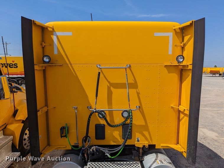 image for item MN9967 2019 Kenworth T680  semi truck