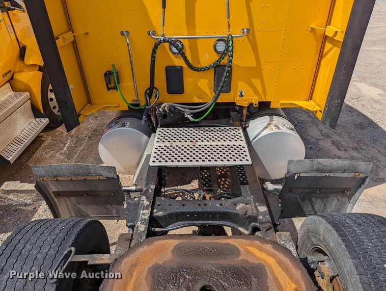 image for item MN9967 2019 Kenworth T680  semi truck