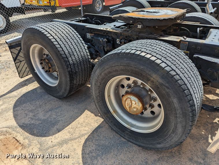 image for item MN9967 2019 Kenworth T680  semi truck