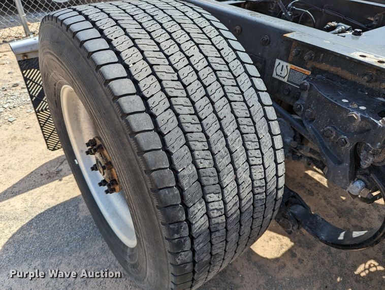 image for item MN9967 2019 Kenworth T680  semi truck