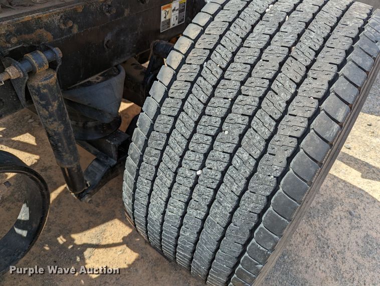 image for item MN9967 2019 Kenworth T680  semi truck