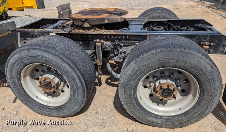 image for item MN9967 2019 Kenworth T680  semi truck