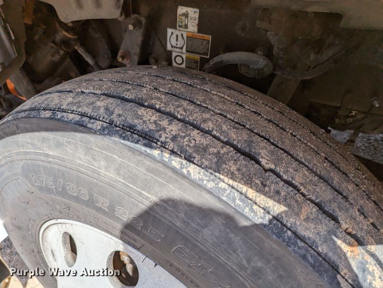 image for item MN9967 2019 Kenworth T680  semi truck