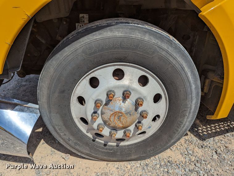 image for item MN9967 2019 Kenworth T680  semi truck