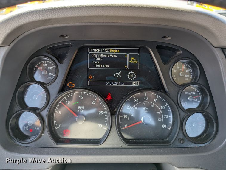 image for item MN9968 2017 Peterbilt 579  semi truck