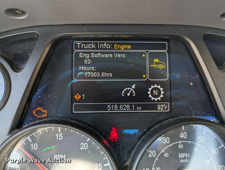 image for item MN9968 2017 Peterbilt 579  semi truck