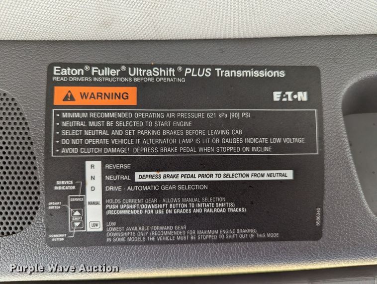 image for item MN9968 2017 Peterbilt 579  semi truck