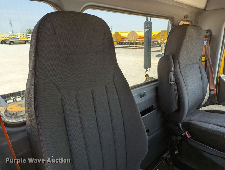 image for item MN9968 2017 Peterbilt 579  semi truck