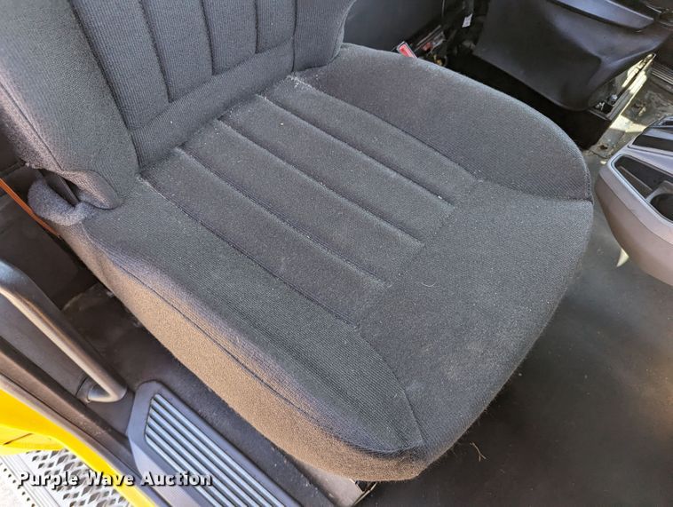 image for item MN9968 2017 Peterbilt 579  semi truck