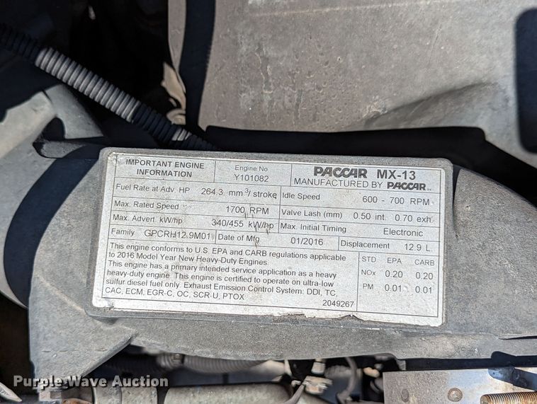 image for item MN9968 2017 Peterbilt 579  semi truck