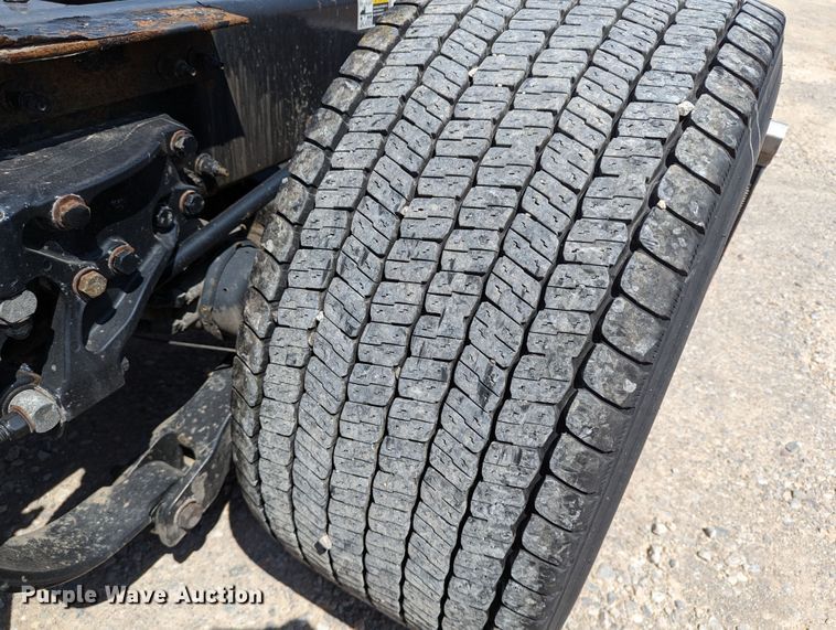 image for item MN9968 2017 Peterbilt 579  semi truck