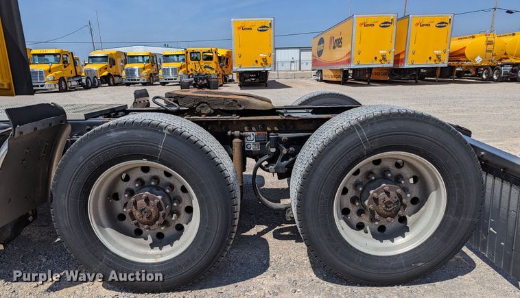 image for item MN9968 2017 Peterbilt 579  semi truck