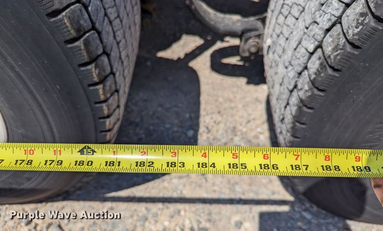 image for item MN9968 2017 Peterbilt 579  semi truck