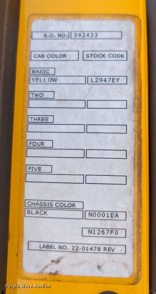 image for item MN9968 2017 Peterbilt 579  semi truck