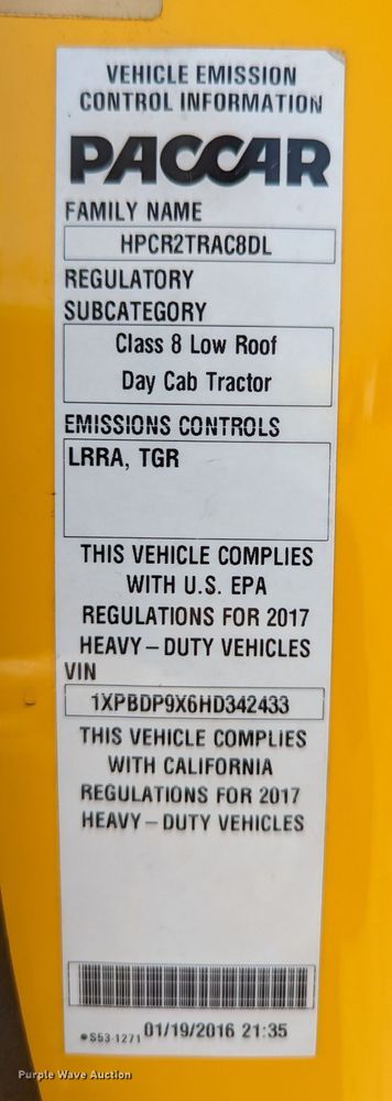 image for item MN9968 2017 Peterbilt 579  semi truck