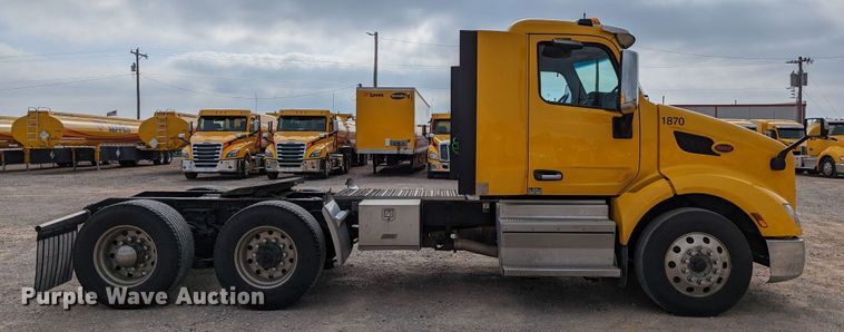 image for item MN9969 2019 Peterbilt 579  semi truck