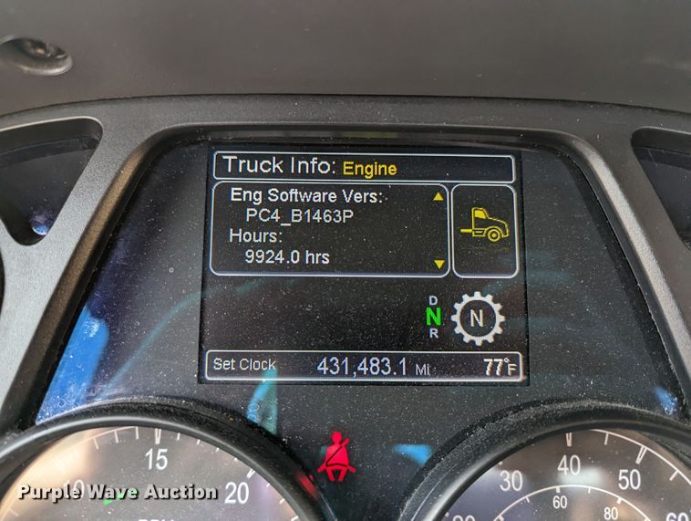 image for item MN9969 2019 Peterbilt 579  semi truck