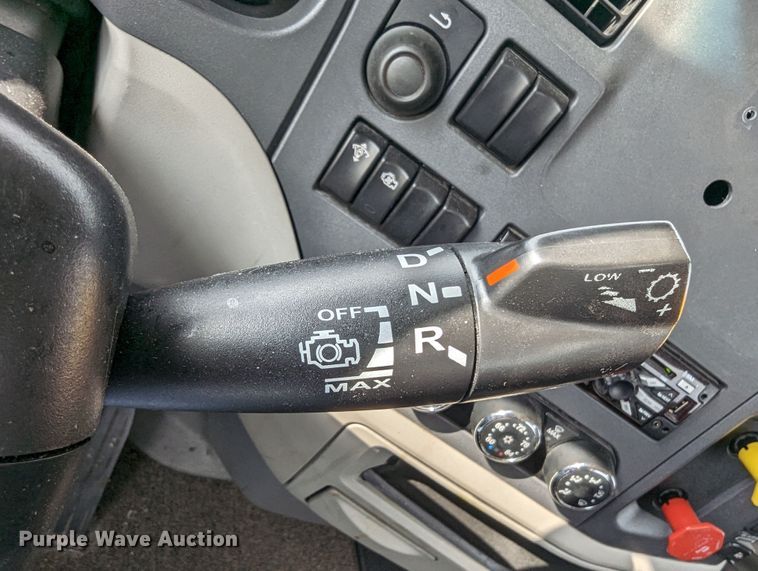 image for item MN9969 2019 Peterbilt 579  semi truck