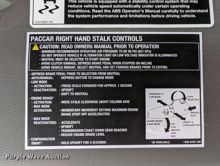 image for item MN9969 2019 Peterbilt 579  semi truck