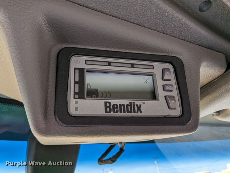 image for item MN9969 2019 Peterbilt 579  semi truck