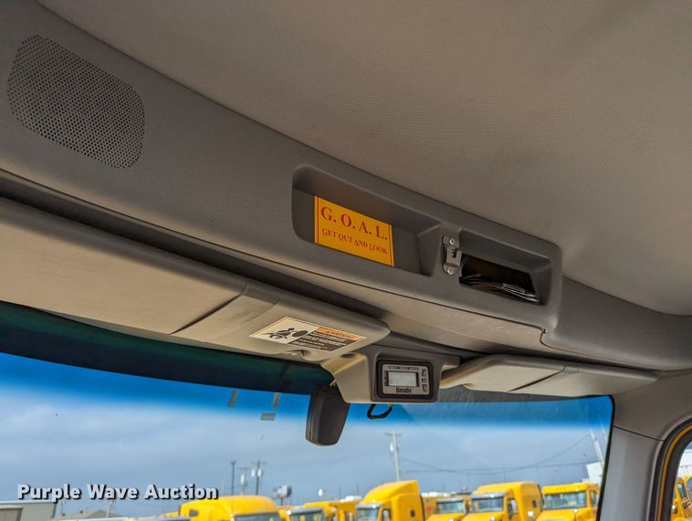 image for item MN9969 2019 Peterbilt 579  semi truck