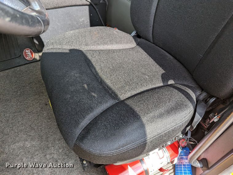 image for item MN9969 2019 Peterbilt 579  semi truck