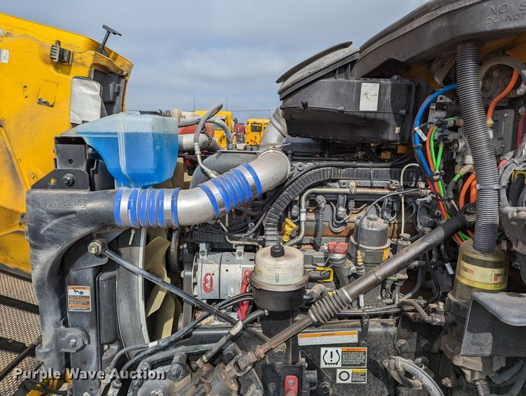 image for item MN9969 2019 Peterbilt 579  semi truck