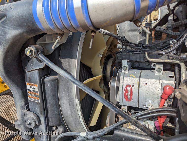 image for item MN9969 2019 Peterbilt 579  semi truck