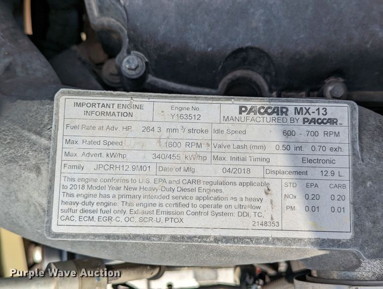 image for item MN9969 2019 Peterbilt 579  semi truck